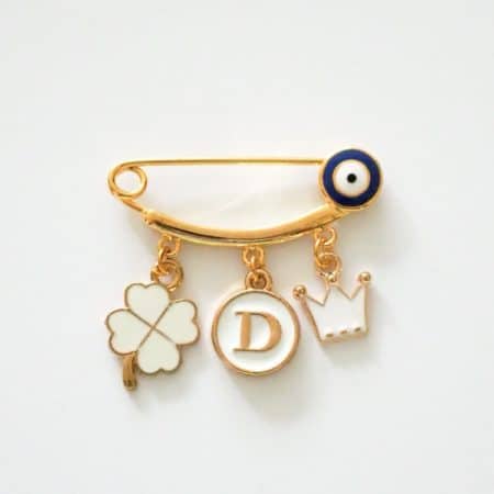 dunkelblaue Nadel mit Auge und 3 Charms, gold
