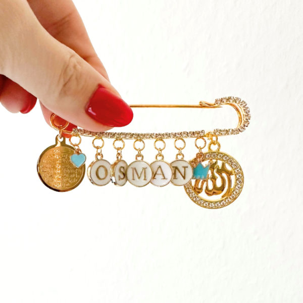 Strassnadel gold mit 9 Charms, baby, hellblau