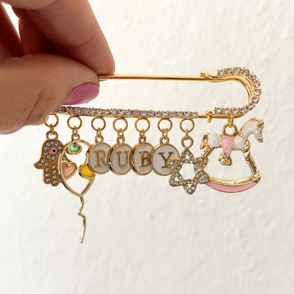 Strassnadel gold mit 8 Charms, baby