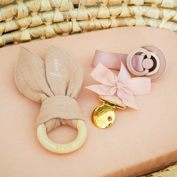 Elodie Details Beissring blushing pink und Schnullerband powder pink